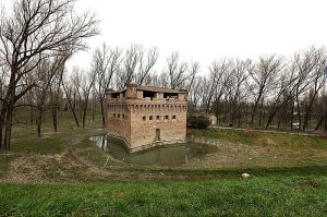 ROCCA POSSENTE DI STELLATA DI BONDENO (FERRARA), NELLA GOLENA DEL FIUME PO. RESA INAGIBILE DAL TERREMOTO DELL'EMILIA DEL MAGGIO 2012.