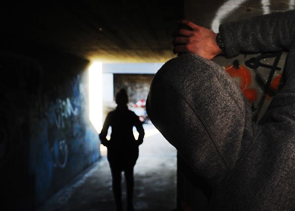 L'azienda di trasporti per cui lavora lo licenzia per stalking verso l'ex compagna, lui si vendica danneggiando 51 bus e continuando a perseguitare la donna L'azienda di trasporti per cui lavora lo licenzia per stalking verso l'ex compagna, lui si vendica danneggiando 51 bus e continuando a perseguitare la donna
