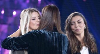 David Rossi, la moglie e la figlia ospiti a Verissimo: "È stato picchiato prima di morire" David Rossi, la moglie e la figlia ospiti a Verissimo: "È stato picchiato prima di morire"